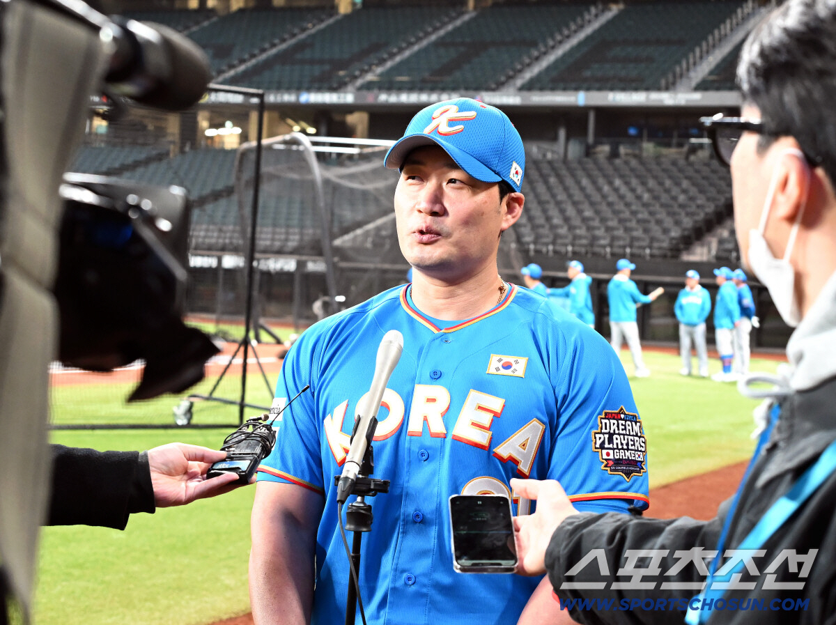 한일 드림 플레이어즈 게임에서 뭉친 '절친' 이대호-김태균 "작년 패배 …