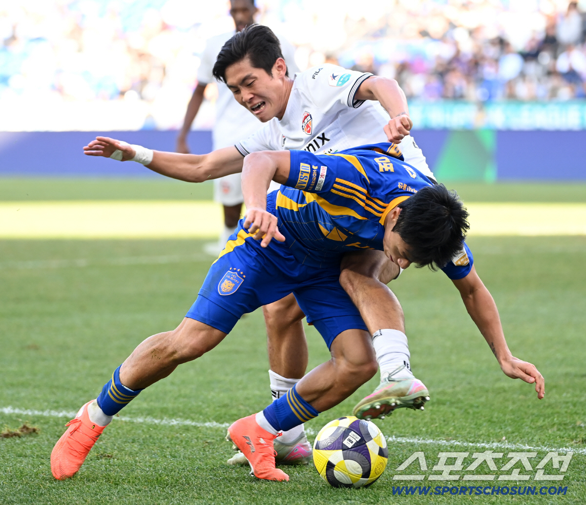 [포토] 치열한 볼다툼