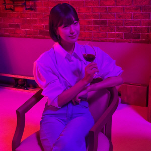 이혼 발표한 31세 여배우, 녹화 중에 술 마시는 근황 공개[SCin스타]