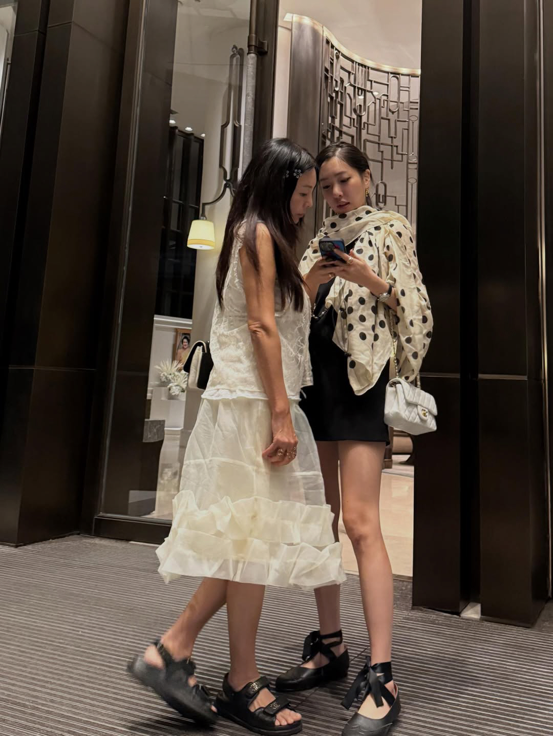 [SCin스타] "축하해요"..'62세' 황신혜, 딸 이진이와 '모녀 샤…