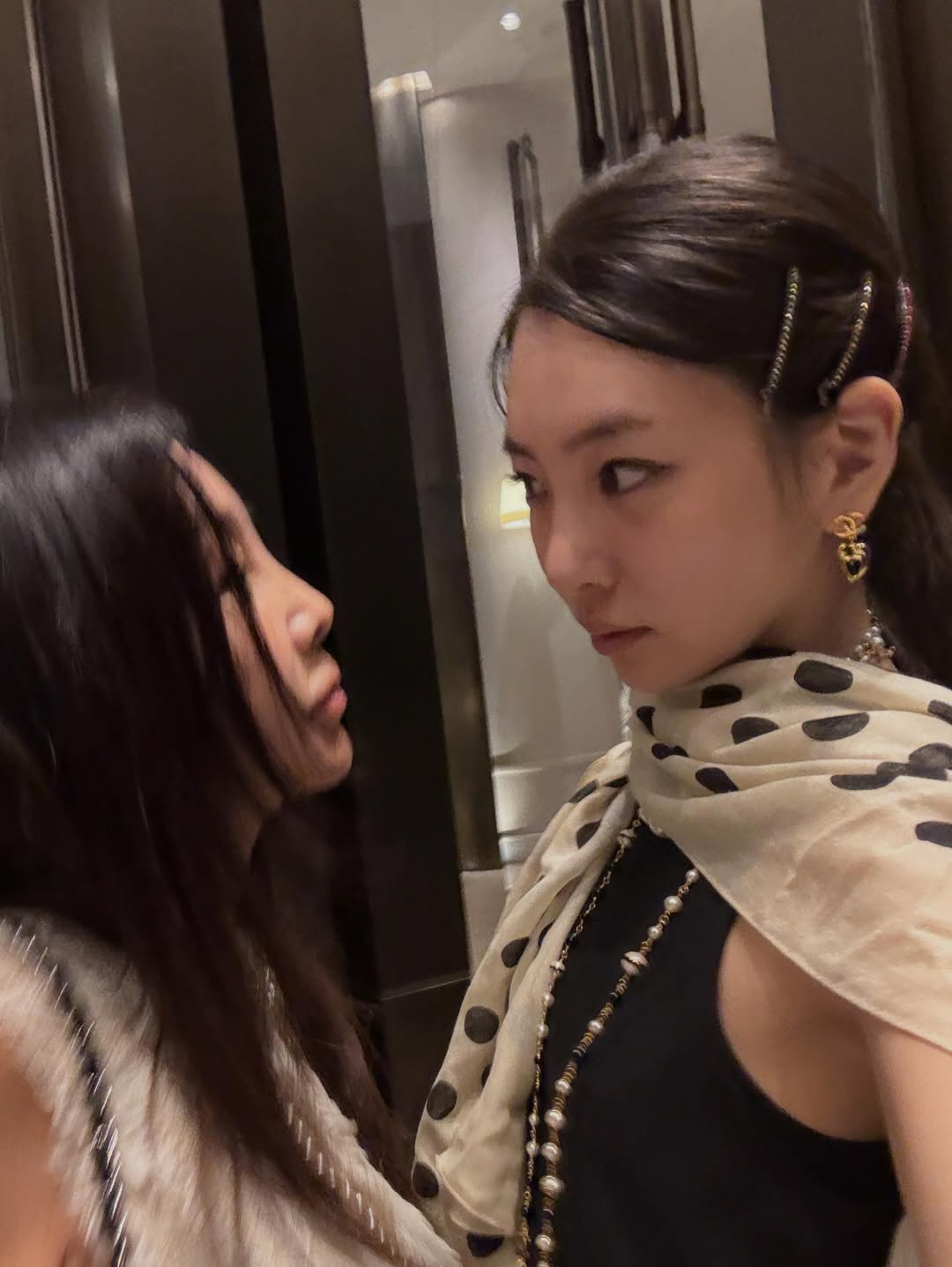 [SCin스타] "축하해요"..'62세' 황신혜, 딸 이진이와 '모녀 샤…