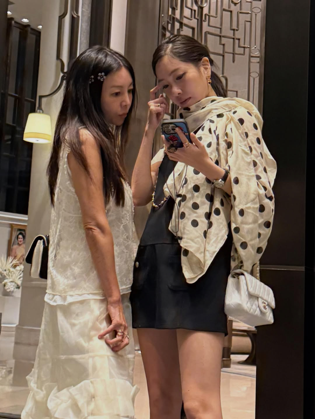 [SCin스타] "축하해요"..'62세' 황신혜, 딸 이진이와 '모녀 샤…