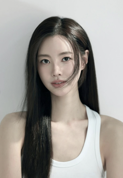 [SCin스타] 진세연, 얼굴 갈아 끼웠다..2년 만 컴백 앞두고 완전 …