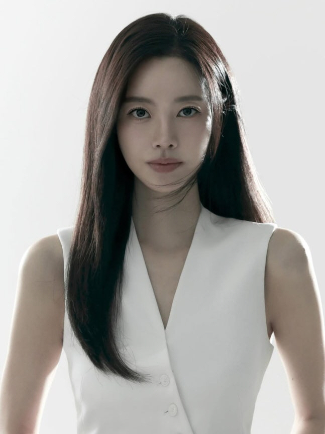 [SCin스타] 진세연, 얼굴 갈아 끼웠다..2년 만 컴백 앞두고 완전 …