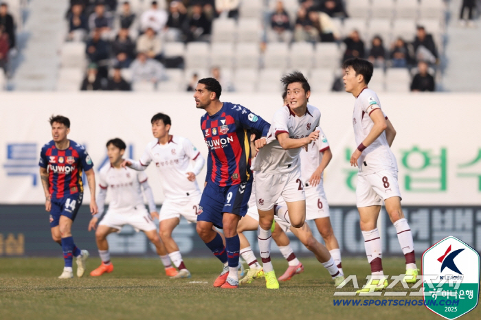 "윌리안 골대2번X옵싸골 2번 불운"수원,광주에 0-1패...10위X부천…