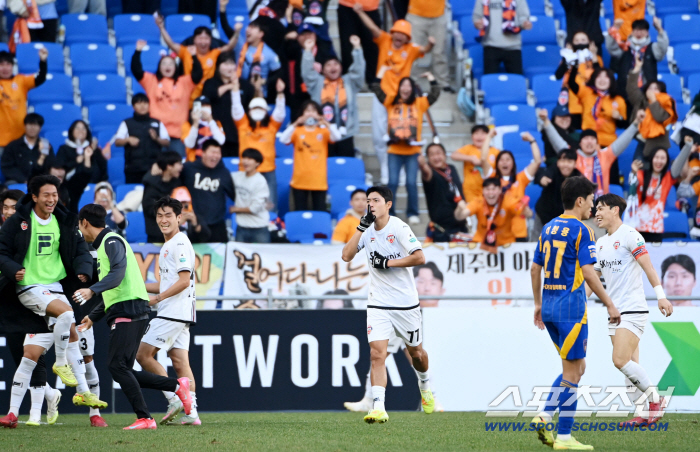 [K리그1 현장리뷰]"땡큐 광주" 울산, 패전에도 9위→잔류 확정, 제주 '1-0 신승'…김승섭 결승골, 11위 다이렉트 강등 탈출