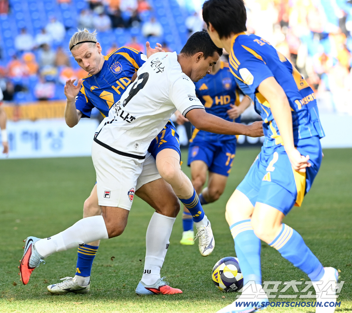 [K리그1 현장리뷰]"땡큐 광주" 울산, 패전에도 9위→잔류 확정, 제주…
