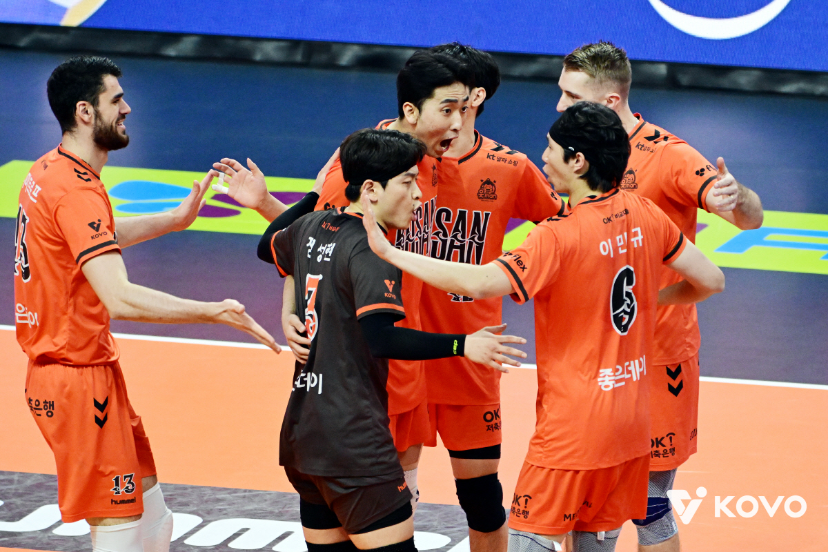 OK 계획대로 되고있어! '차지환+전광인 34득점 합작' OK저축은행, …