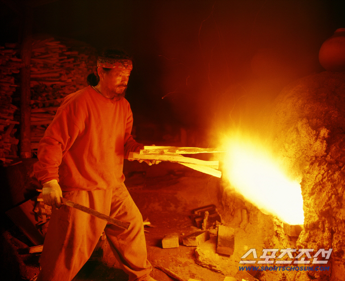 "불지핀 가마로 걸어들어갈 준비 끝났다" 토흔(土痕)의 창시자 도예가 이…