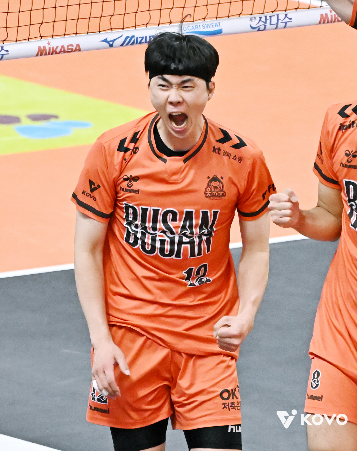 "부산 만원 관중? 선수에겐 큰 복" 빛과 그림자 모두 겪어본 34세 배…