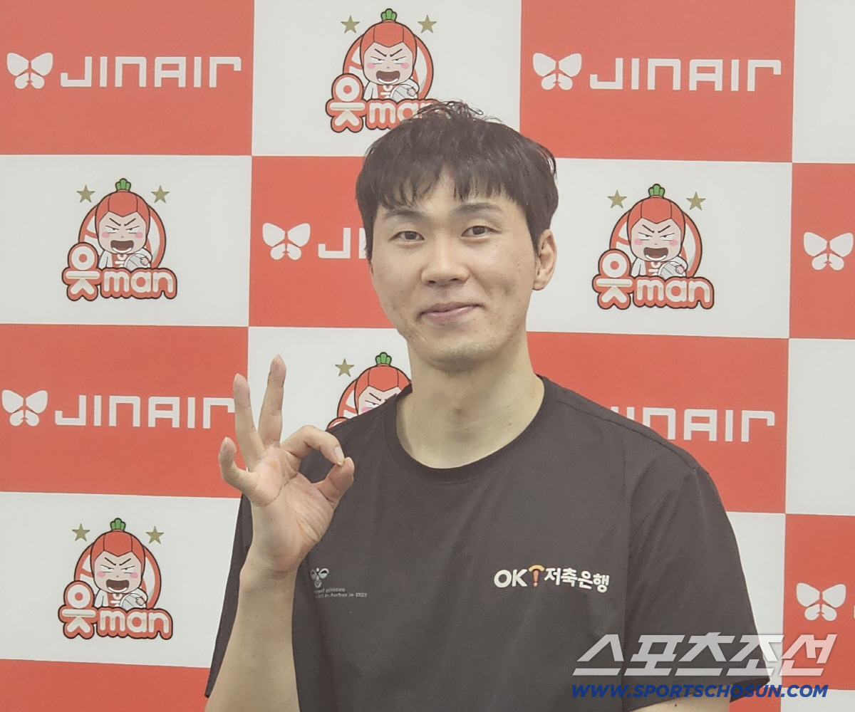 "부산 만원 관중? 선수에겐 큰 복" 빛과 그림자 모두 겪어본 34세 배…