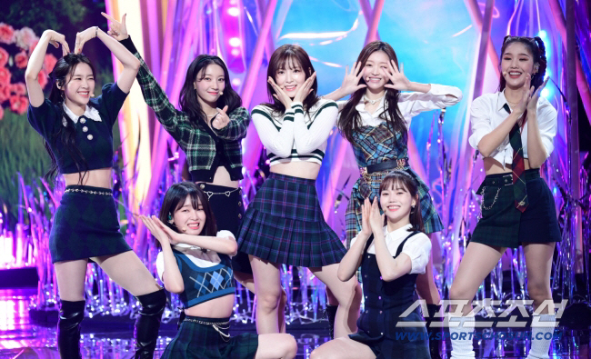 오마이걸, 5년 수익 없어 해체 위기 "이번 앨범 안 되면 흩어질 거라고…