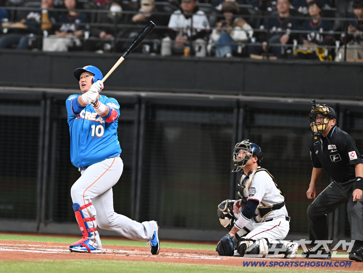 2루타 2개에 예고 홈런까지. '조선의 4번타자'가 또한번 일본 맹폭. …