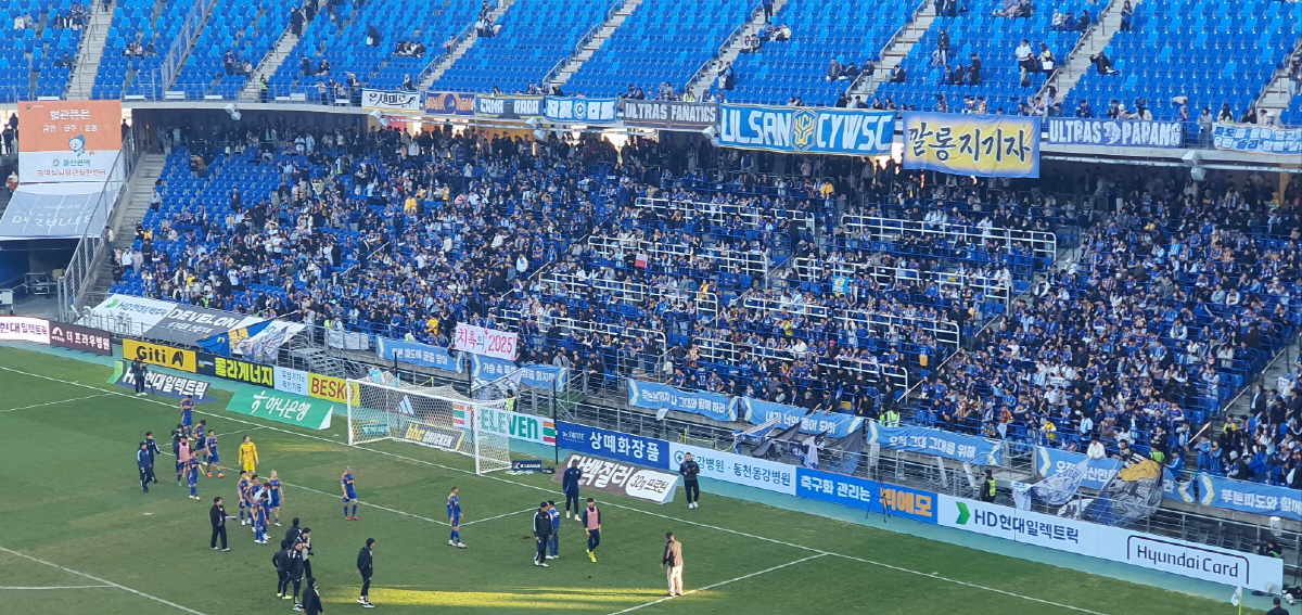 '치욕의 2025' 울산! '돌'던진 신태용 감독, '폭행' 진실은 뭘까…