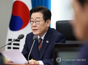 李대통령 국정 지지율 54.8%…민주 45.6%·국힘 37.4%[리얼미터]