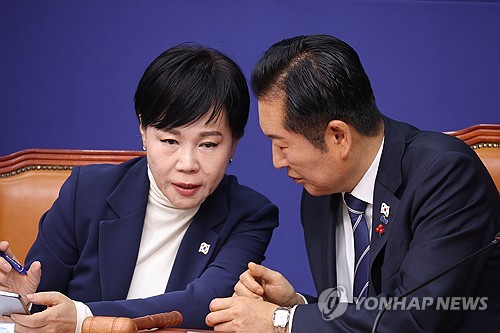 與최고위원 3명만 지선출마 사퇴…비대위 전환없이 鄭체제 유지