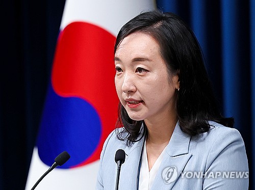 대통령실 "SNS서 '대통령 사칭' 금품요구 정황…단호히 대응"