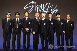 스트레이키즈, 빌보드 8연속 1위에 