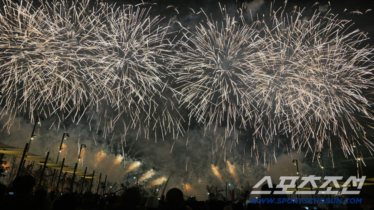 "40년간 사랑해주셔서 감사합니다"…대전 하늘 수놓은 한화의 품격, 역대…