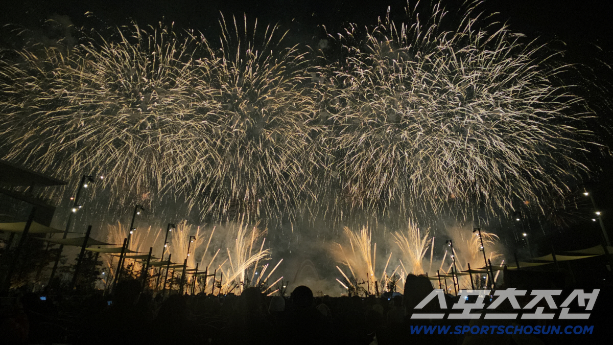 "40년간 사랑해주셔서 감사합니다"…대전 하늘 수놓은 한화의 품격, 역대…