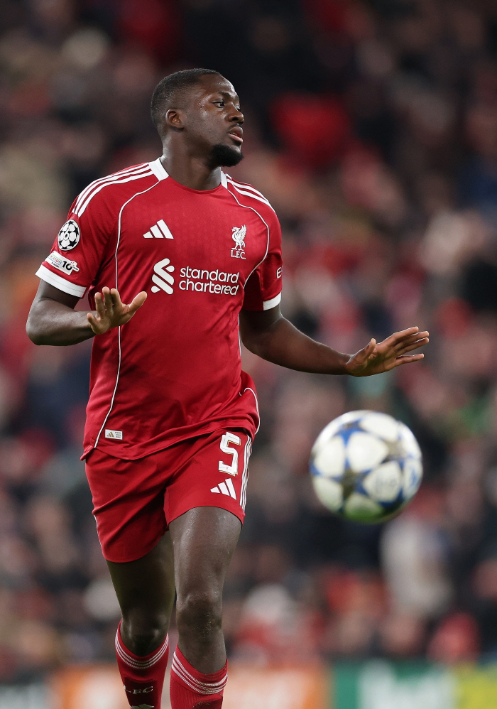 "대반전!" 레알 마드리드 'FA 영입전' 철수…리버풀 '임금 구조 준수' 계약 고려→수비 핵심 미래 불투명