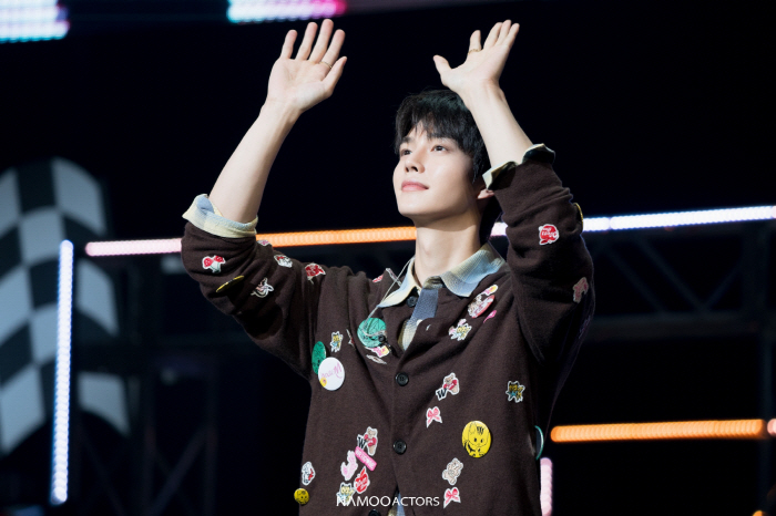 '얼굴천재' 송강 컴백에 일본까지 난리났다..전석매진→日후지TV 독점 공개