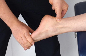 겨울 첫 추위에 '삐끗', 타박상·골절 헷갈린다면…