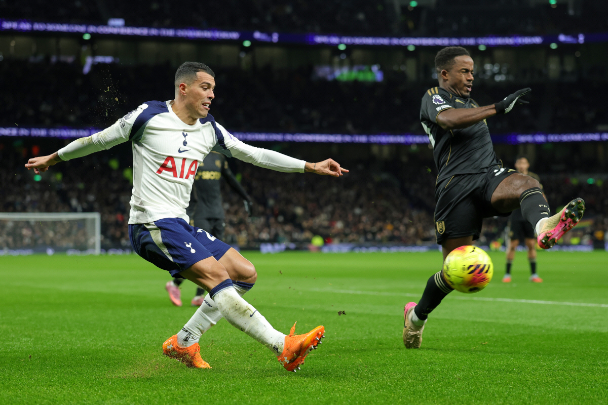 英 독점, 흥민이 형 정답을 알려줘! 토트넘 선수단 긴급 소집, 야유 사…