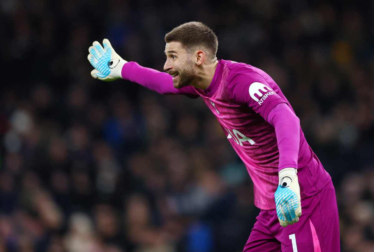 英 독점, 흥민이 형 정답을 알려줘! 토트넘 선수단 긴급 소집, 야유 사…