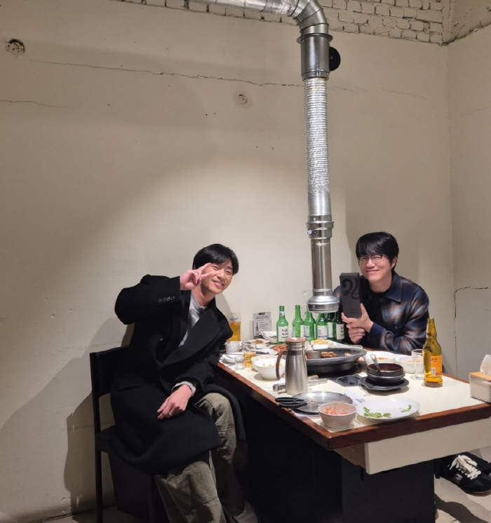 성시경x박서준, 소주병이 대체 몇개야..발그레한 얼굴로 술자리 인증