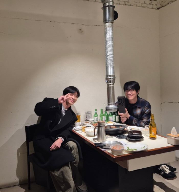 성시경x박서준, 소주병이 대체 몇개야..발그레한 얼굴로 술자리 인증