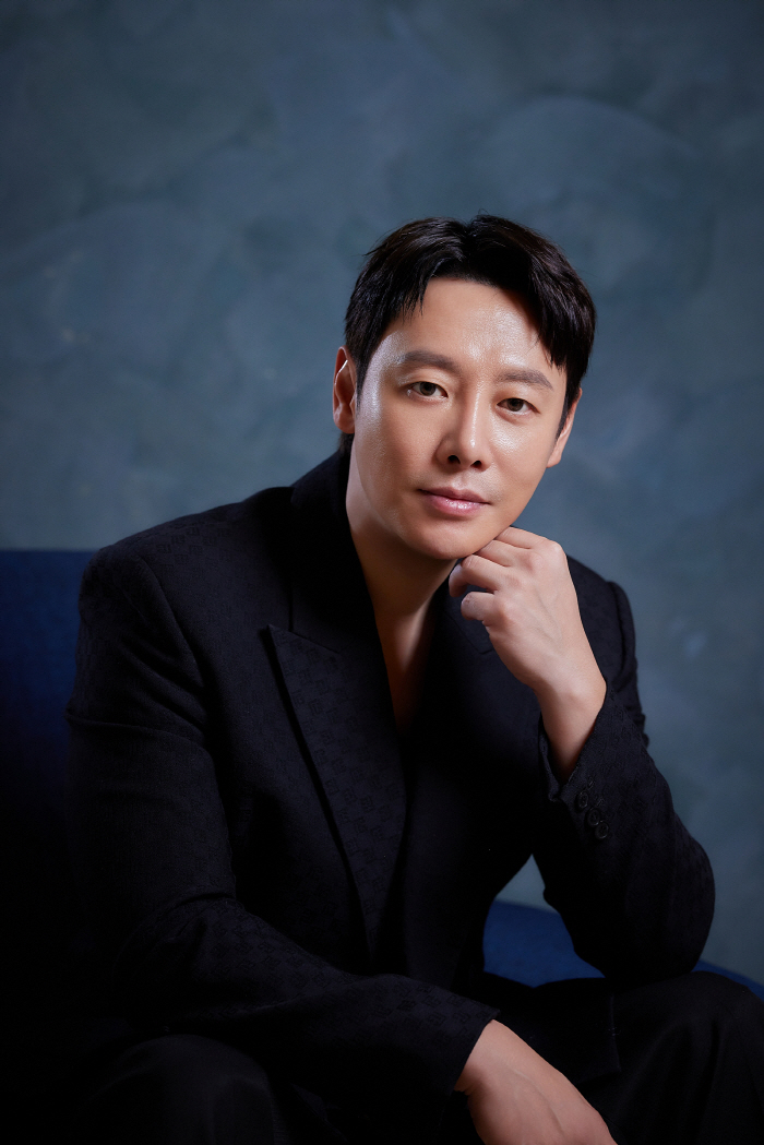 [인터뷰②] 김동욱 "하정우, 배우로서 감각적인데 감독으로서 철두철미해"('윗집사람들')