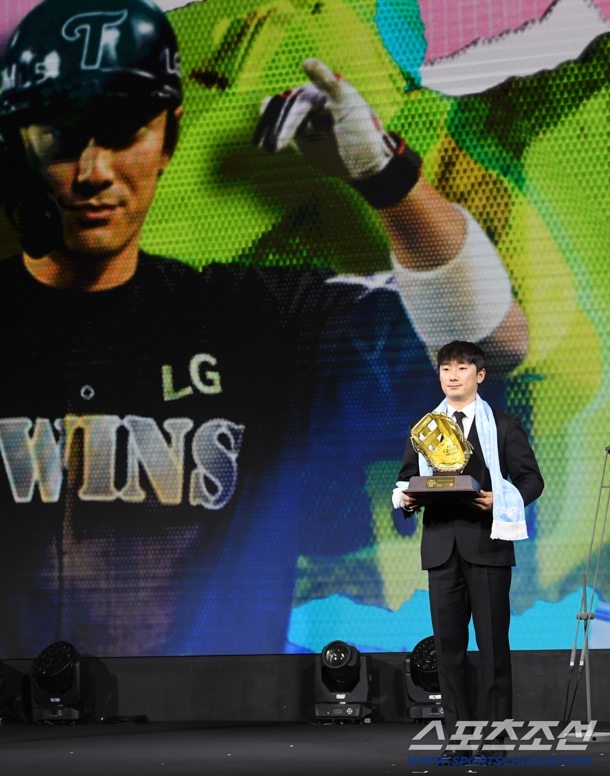 [포토] 신민재, 영광스러운 순간