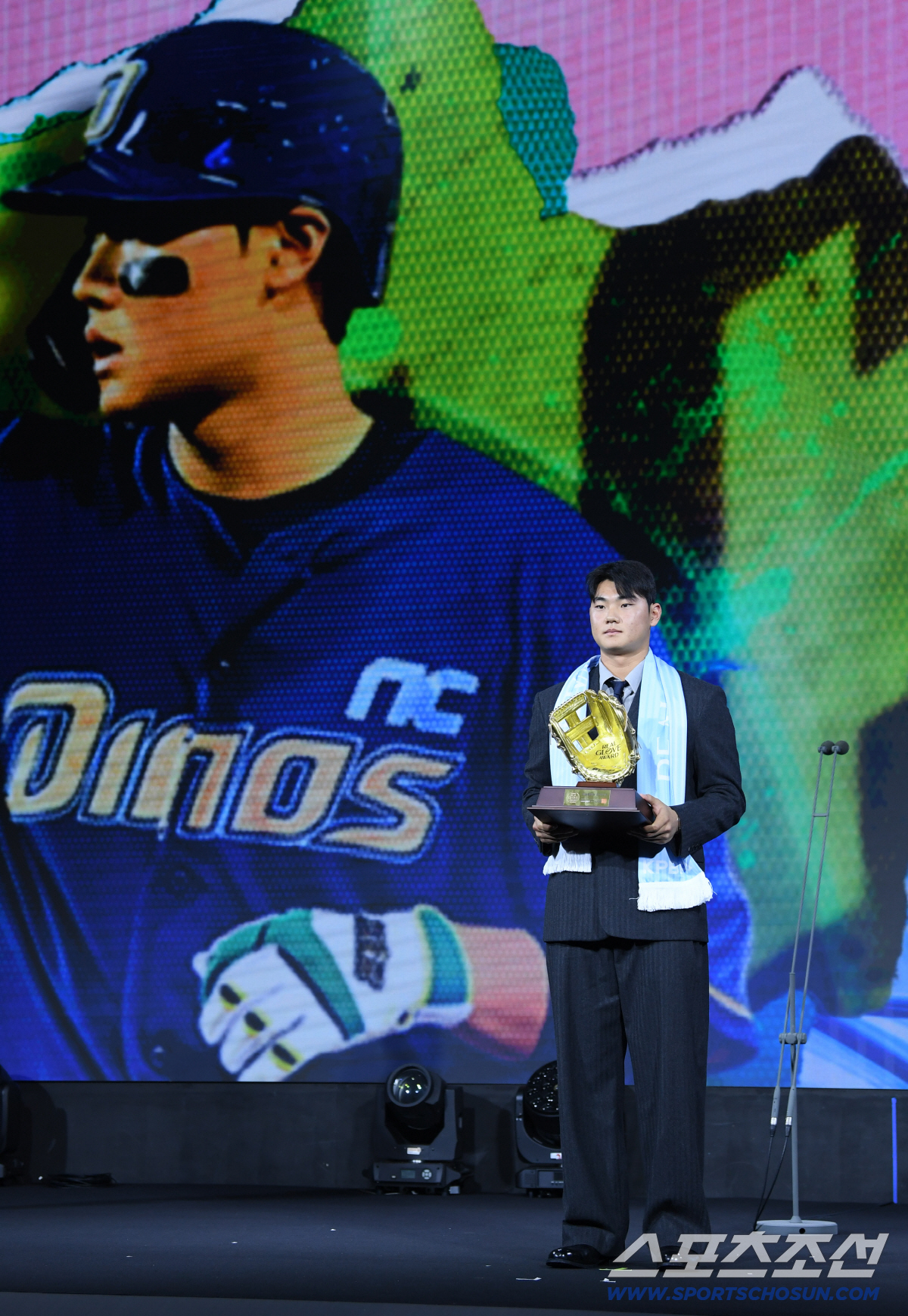 [포토] 유격수 김주원, 영광스러운 순간