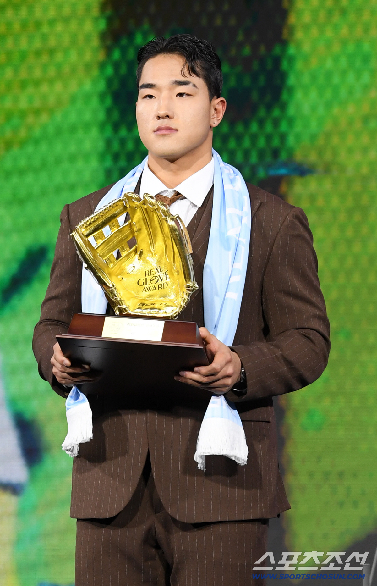 "나 보고 포기하지 말길" 송성문, 올해의 선수 영광…'베스트 배터리' …