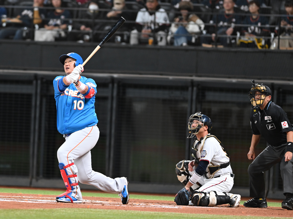 "이대호는 당장 은퇴를 철회하라" 홈런 폭발, 한국보다 일본에서 더 난리