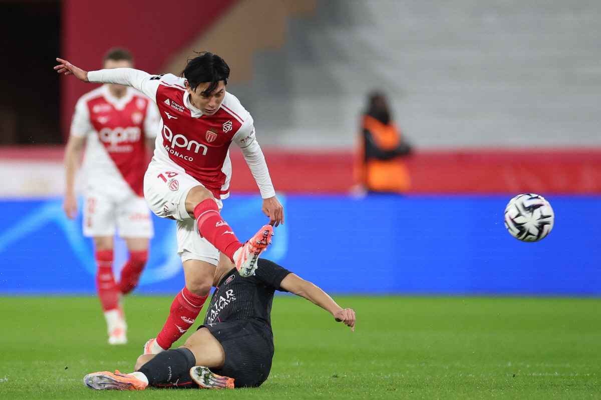 이강인 웃음꽃 활짝! 라커룸에 울려퍼진 한국말…PSG 2위 추락→LEE …