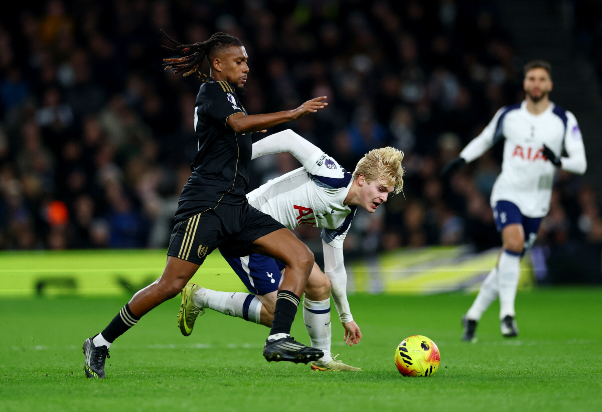 '손흥민 나간 뒤 엉망진창' 팬 향한 비매너 행동→어린 선수에 분노 폭발…