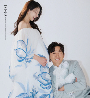 [SCin스타] 신화 이민우, ♥만삭 예비신부와 촬영한 첫 가족사진… “둘째 출산 임박”