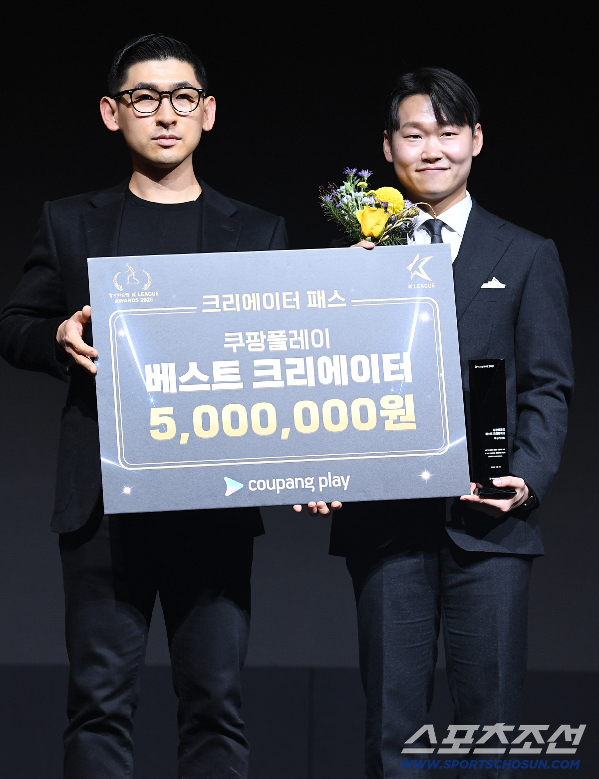 [포토] 베스트 크리에이터에 뽑힌 '축구라이팅'