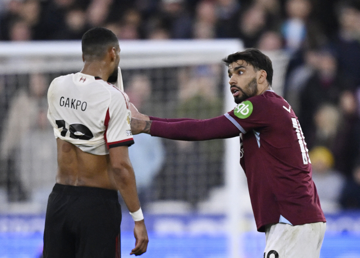 최악의 퇴장! "베팅 기록 조사해라" 웨스트햄 선수 '고의 퇴장' 의혹 …