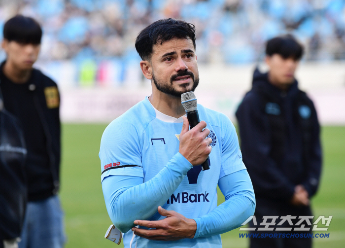 '고개 숙인 대구의 왕' 그럼에도 놓지 않은 희망..."계약 기간 남았다" 세징야의 각오, "승격이란 목표 갖고 다시 돌아올 것"[현장인터뷰]