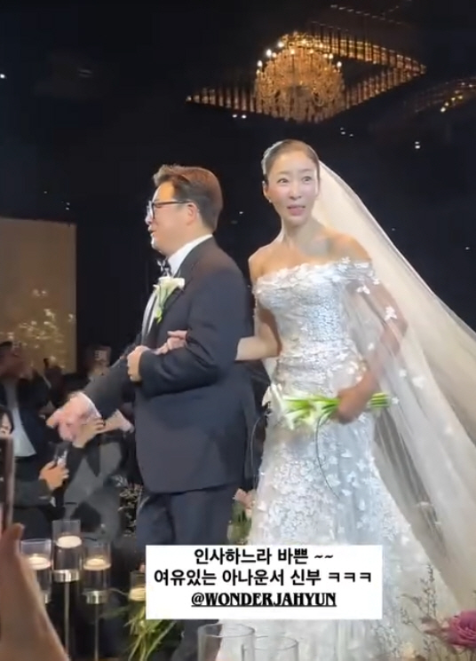 '윤정수♥' 원진서, 2부 드레스는 더 화려하게..뮤지컬 같은 한 장면