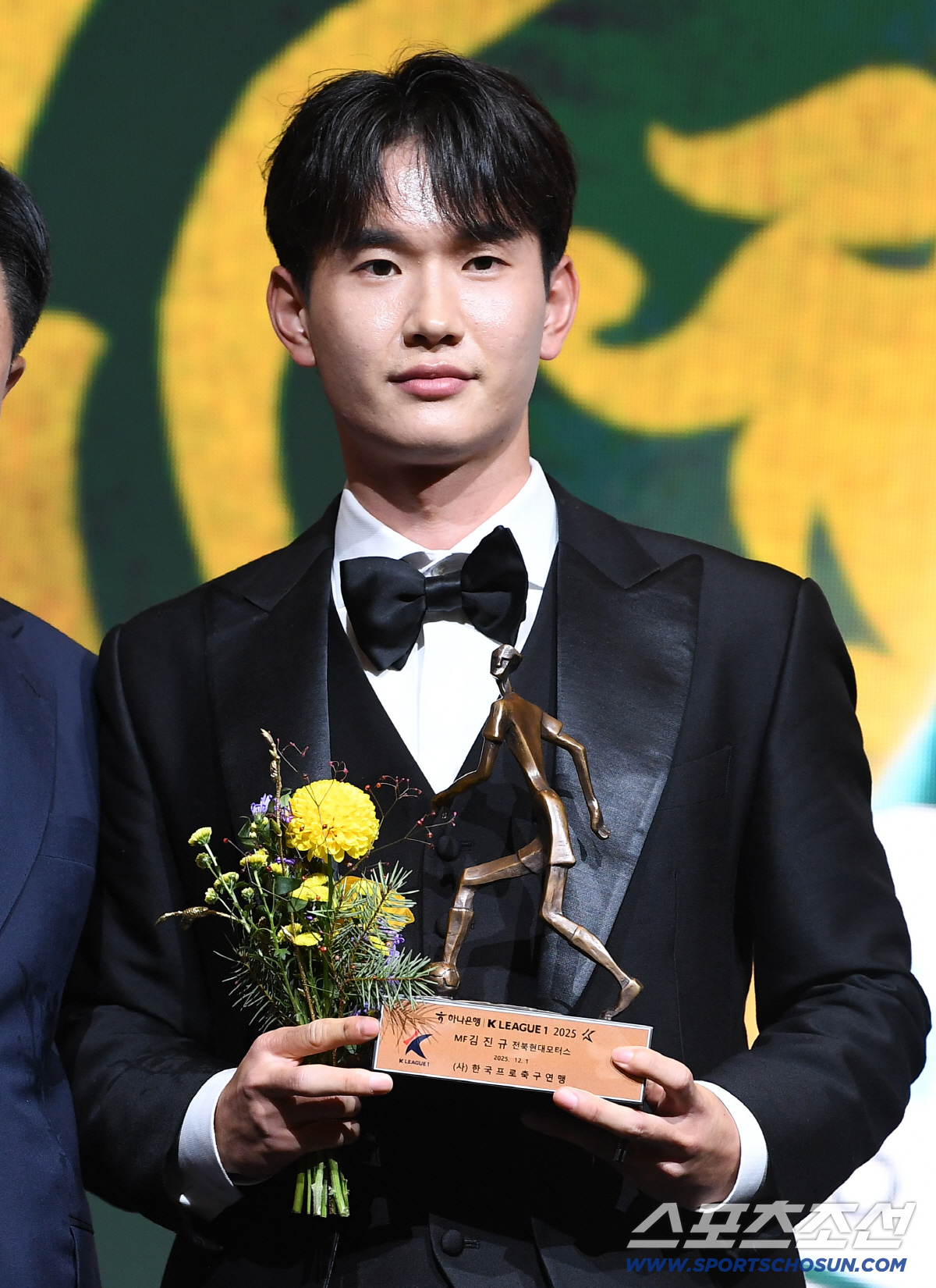 "모든 구성원들 덕분에 우승할 수 있었어요" K리그1 최고의 미드필더는 …