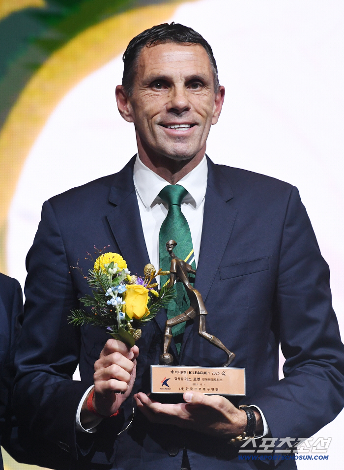 'K리그1 감독상' 포옛 감독의 특급 센스 "시간 없으니 통역이 소감 마무리...전북 모든 구성원들께 감사"[K리그 대상]