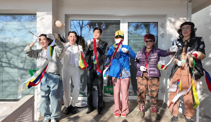 장윤정, 두집 살림 시작?…'장공장장윤정' 오픈 예고→"와 여기 독하다"…