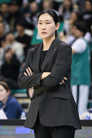 [현장인터뷰]'리바운드 25-39 완패' 박정은 감독 
