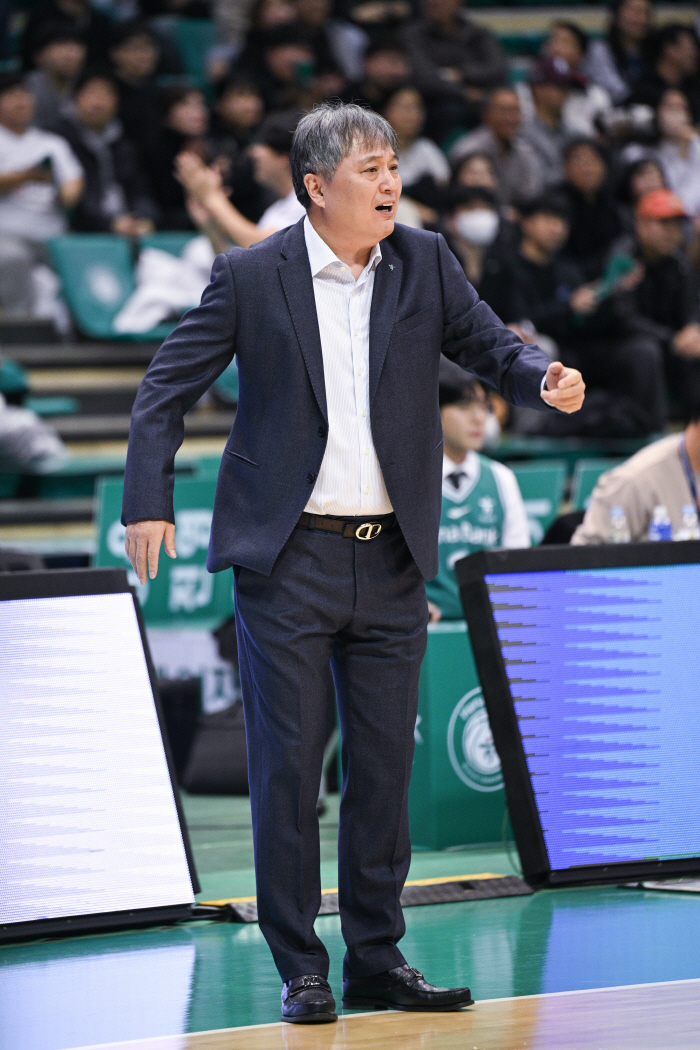 [현장인터뷰]'공동 선두에도 덤덤' 이상범 감독 "이제 5경기 했다"