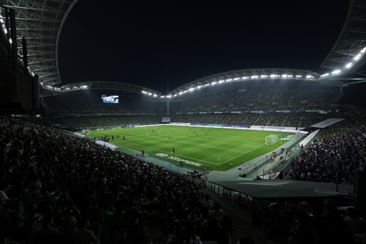 '비수도권 팀 사상 최다 관중' 10번째 ★보다 의미 있는 기록 쓴 전북…