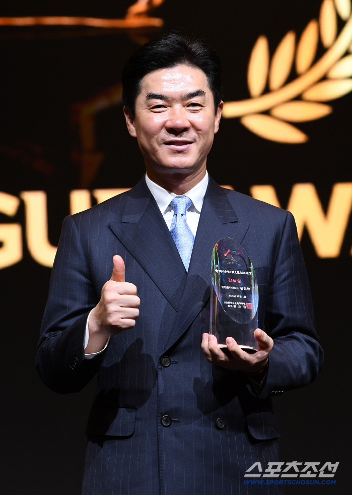 [K리그 대상]'1, 2부 석권' 유일무이 감독 윤정환→'MVP' 제르소-'영플' 박승호→베스트11까지 휩쓸었다, 2025 K리그2는 인천 열풍